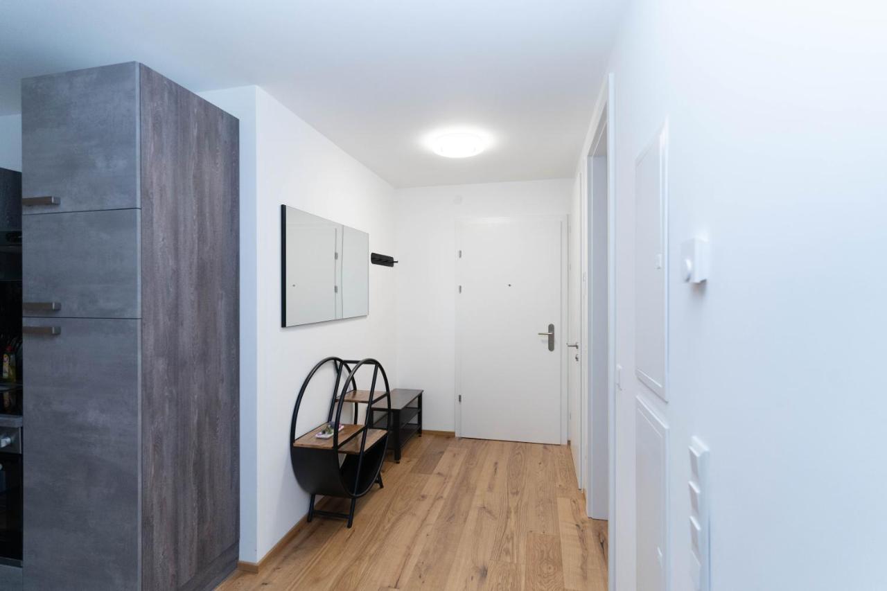 Luxurious Apartment With Big Balcony Near City Center Вена Экстерьер фото