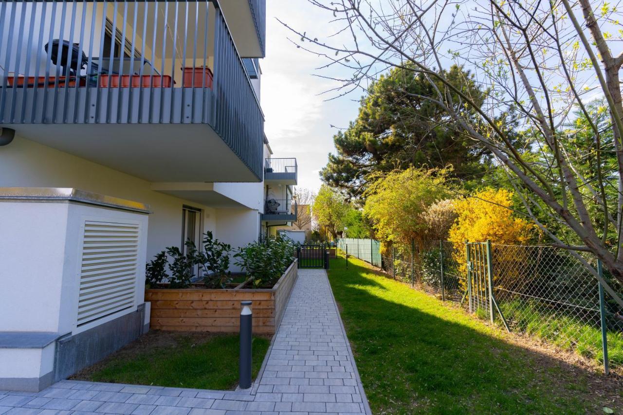 Luxurious Apartment With Big Balcony Near City Center Вена Экстерьер фото